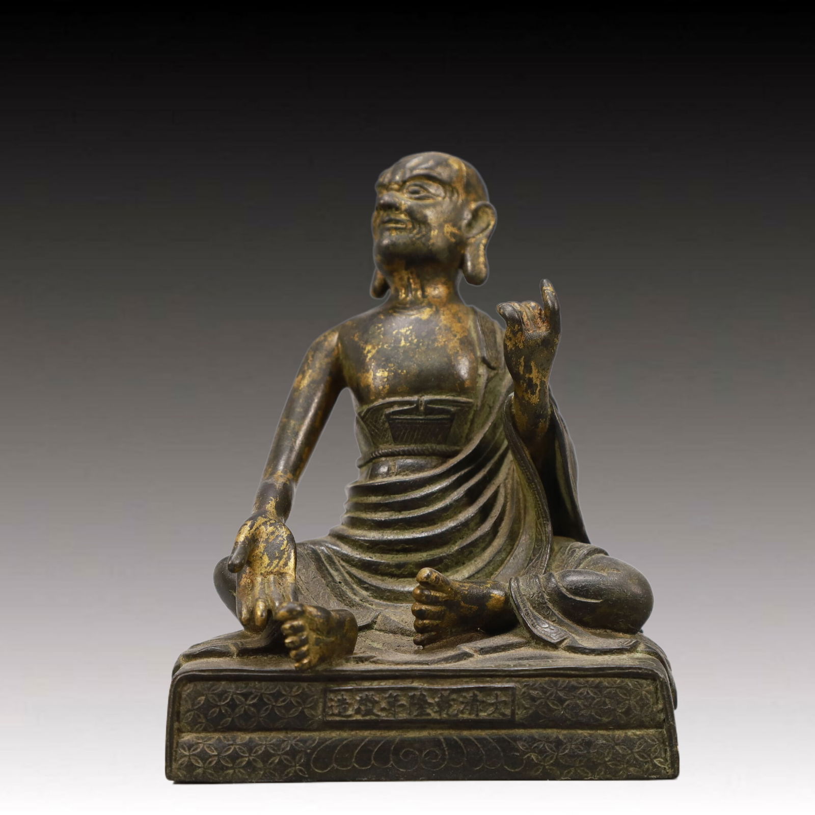 A Solemn Bronze Statue of Guru: A Solemn Bronze Statue of Guru,Qing Dynasty, China,Qianlong Seven-character Mark,Size:4.1inx2.8inx5.9in,Weight:1855g 铜上师像,中国清代,乾隆&