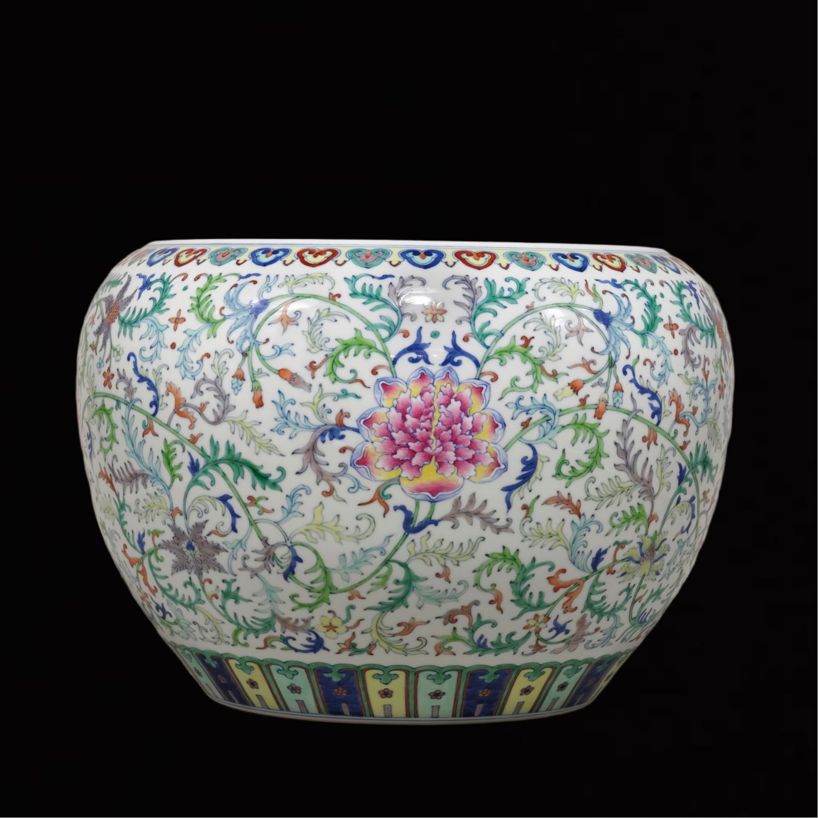 An Exquisite Doucai Lotus Pattern Jar: An Exquisite Doucai Lotus Pattern Jar,Qing Dynasty,China,Qianlong Six-character Mark,Size:10.6inx14.6in 