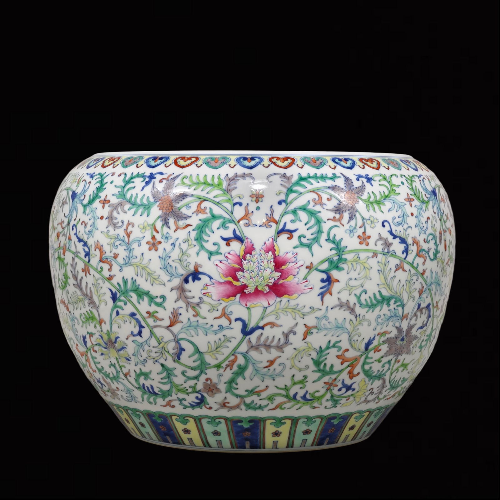 An Exquisite Doucai Lotus Pattern Jar - 3