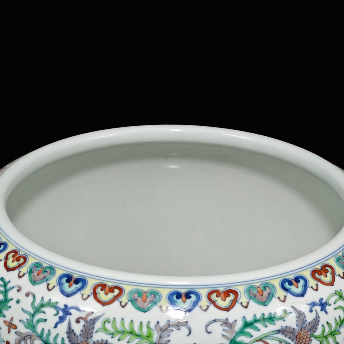 An Exquisite Doucai Lotus Pattern Jar - 4