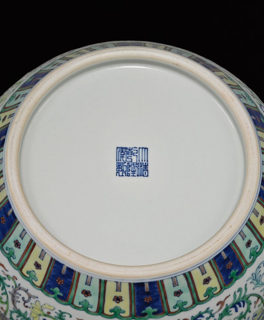 An Exquisite Doucai Lotus Pattern Jar - 8