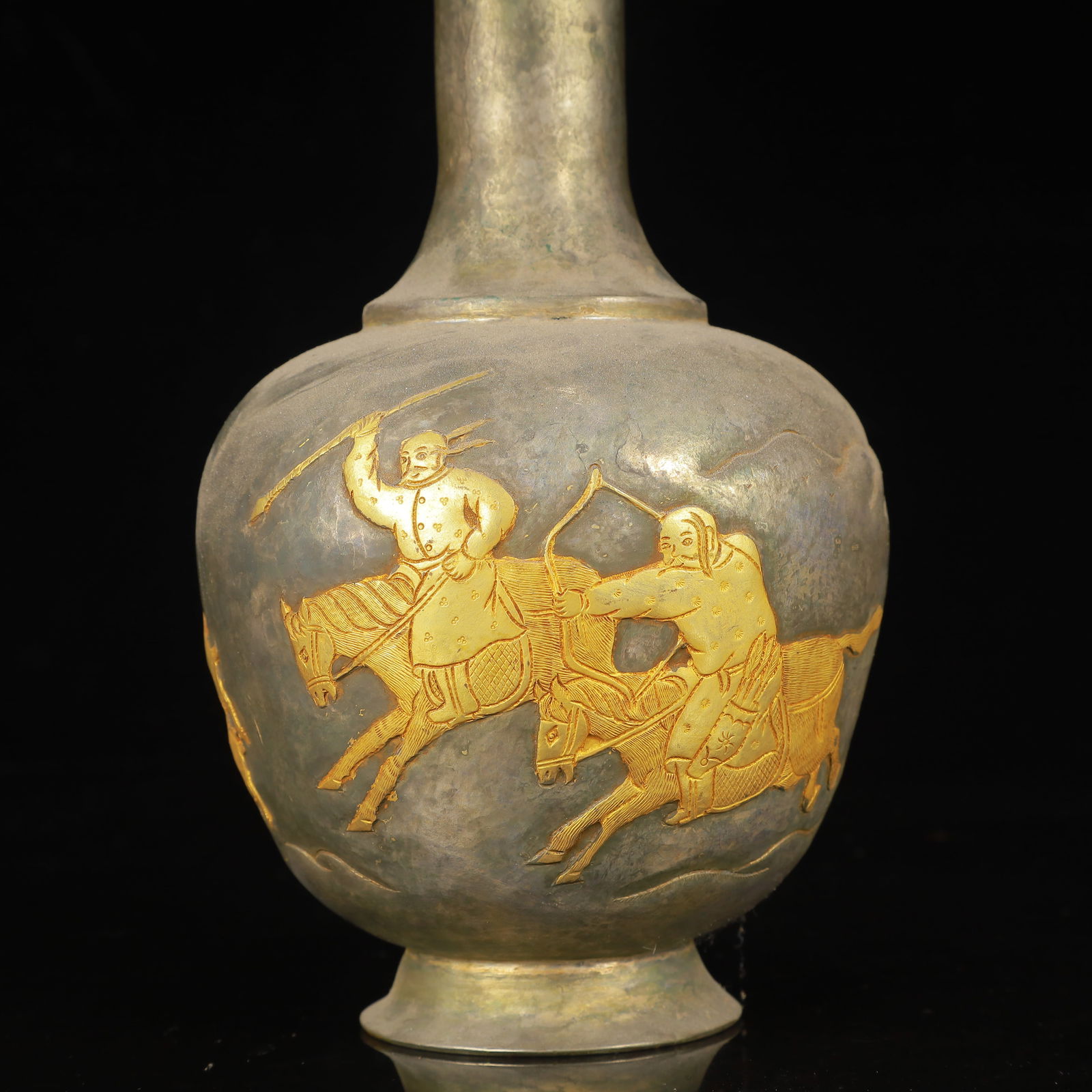 An Exquisite Gilt Silver Figure Pattern Vase - 3