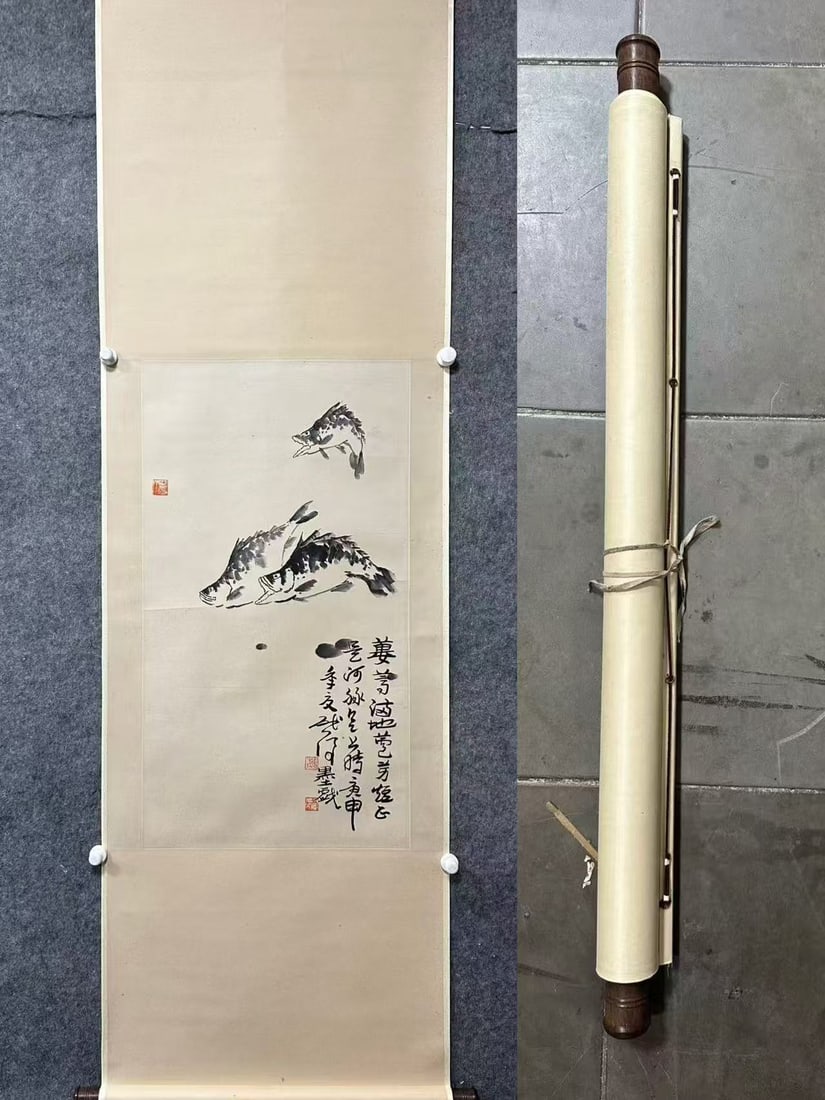 A Chinese Vertical Scroll Ink Painting of Fish on Paper: A Chinese Vertical Scroll Ink Painting of Fish on Paper,Wei Qihou,Size:20.3inx37in 一幅中国水墨鱼画立轴,魏启后
