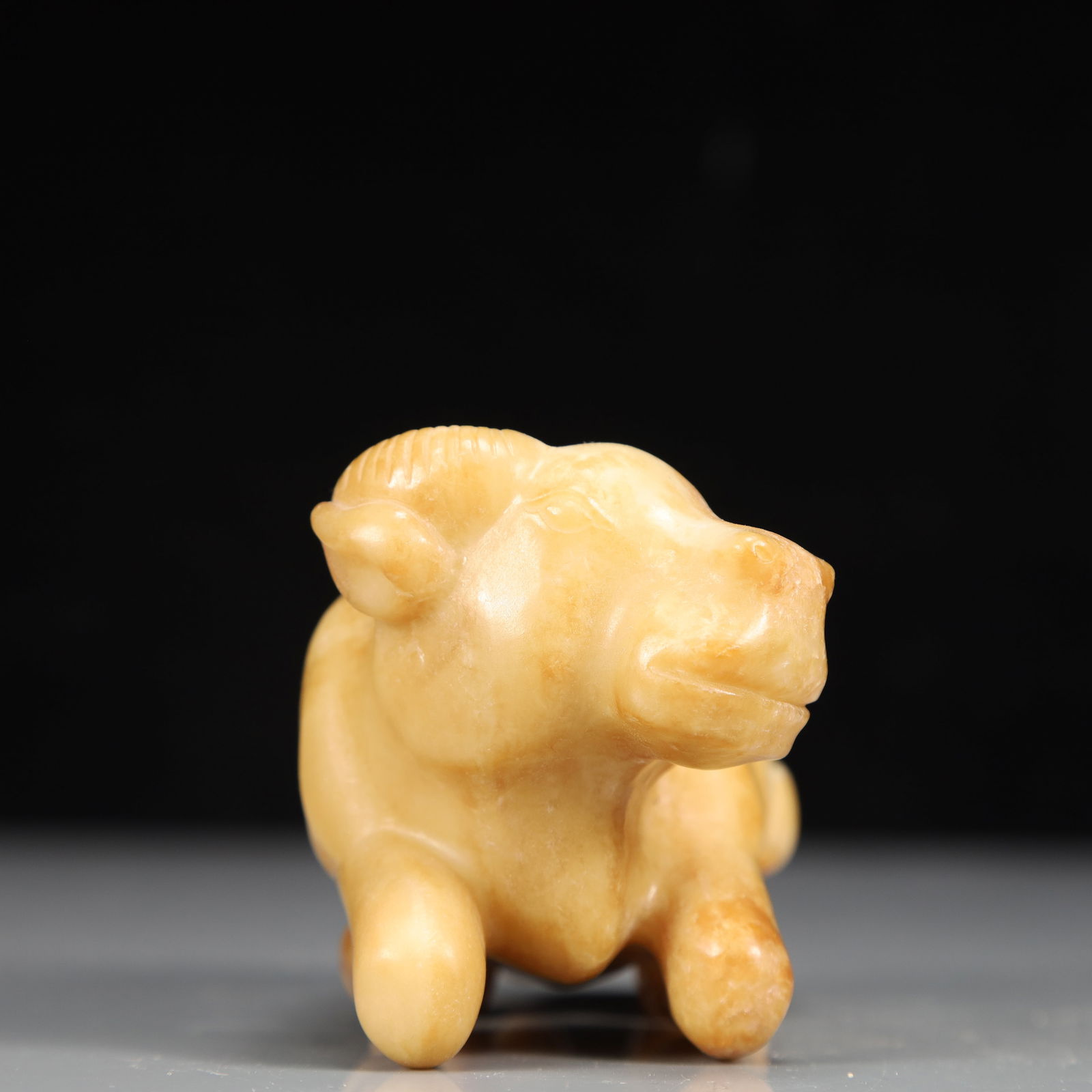 An Exquisite Hotan Jade Buffalo Ornament - 3