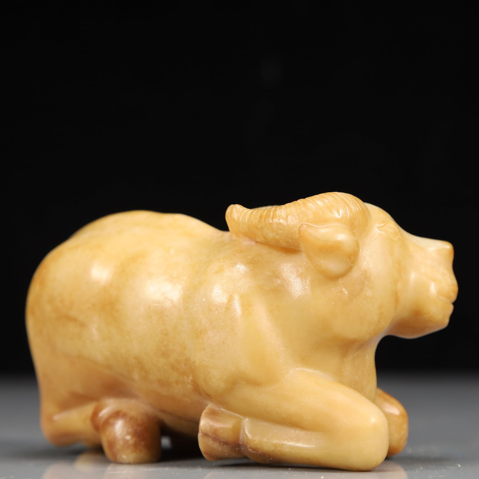 An Exquisite Hotan Jade Buffalo Ornament - 4