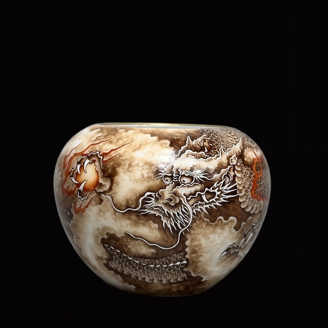 An Exquisite Ink Color Dragon Pattern Jar: An Exquisite Ink Color Dragon Pattern Jar,Qing Dynasty,China,Yongzheng Four-Character Mark,Size:2.8inx3.7in 墨彩龙纹罐,中国清代,雍正&#