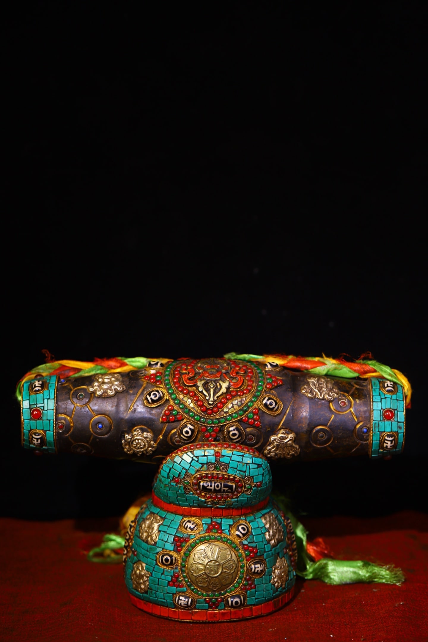 An Exquisite Meteorite Inlaid Dzi Bead and Turquoise Ornament: An Exquisite Meteorite Inlaid Dzi Bead and Turquoise Ornament,Qing Dynasty,China,Size:7.1inx11.8in,Weight:3500g 