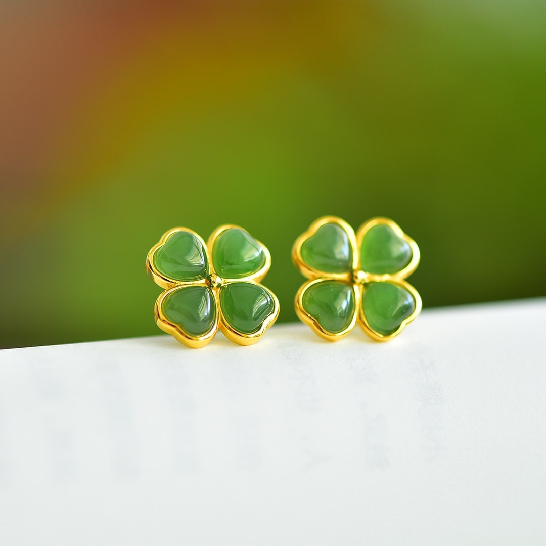 A Pair of Exquisite Sterling Silver-Gold Plated Inlaid Jasper Earrings: A Pair of Exquisite Sterling Silver-Gold Plated Inlaid Jasper Earrings 一对纯银镀金镶碧玉耳环