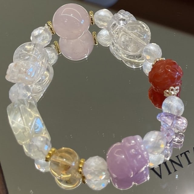 An Exquisite Crystal Bracelet - 2