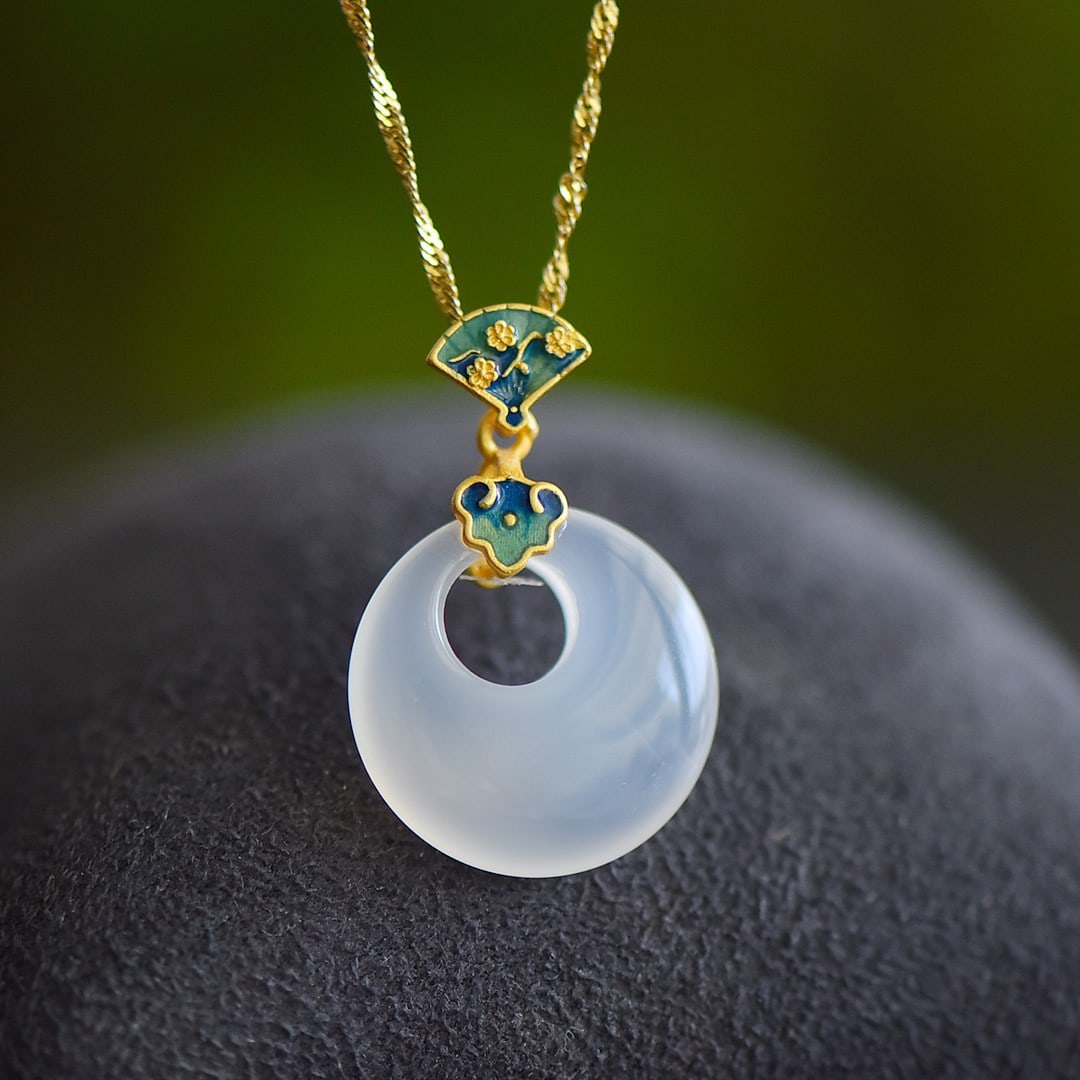 An Exquisite Sterling Silver-Gold Plated Inlaid Agate Pendant: An Exquisite Sterling Silver-Gold Plated Inlaid Agate Pendant,Size:0.8inx0.8in 纯银镀金镶玛瑙吊坠