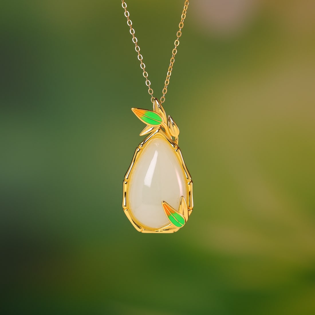 An Exquisite Sterling Silver-Gold Plated Inlaid White Jade Pendant: An Exquisite Sterling Silver-Gold Plated Inlaid White Jade Pendant,Size:0.6inx0.9in 纯银镀金镶白玉吊坠