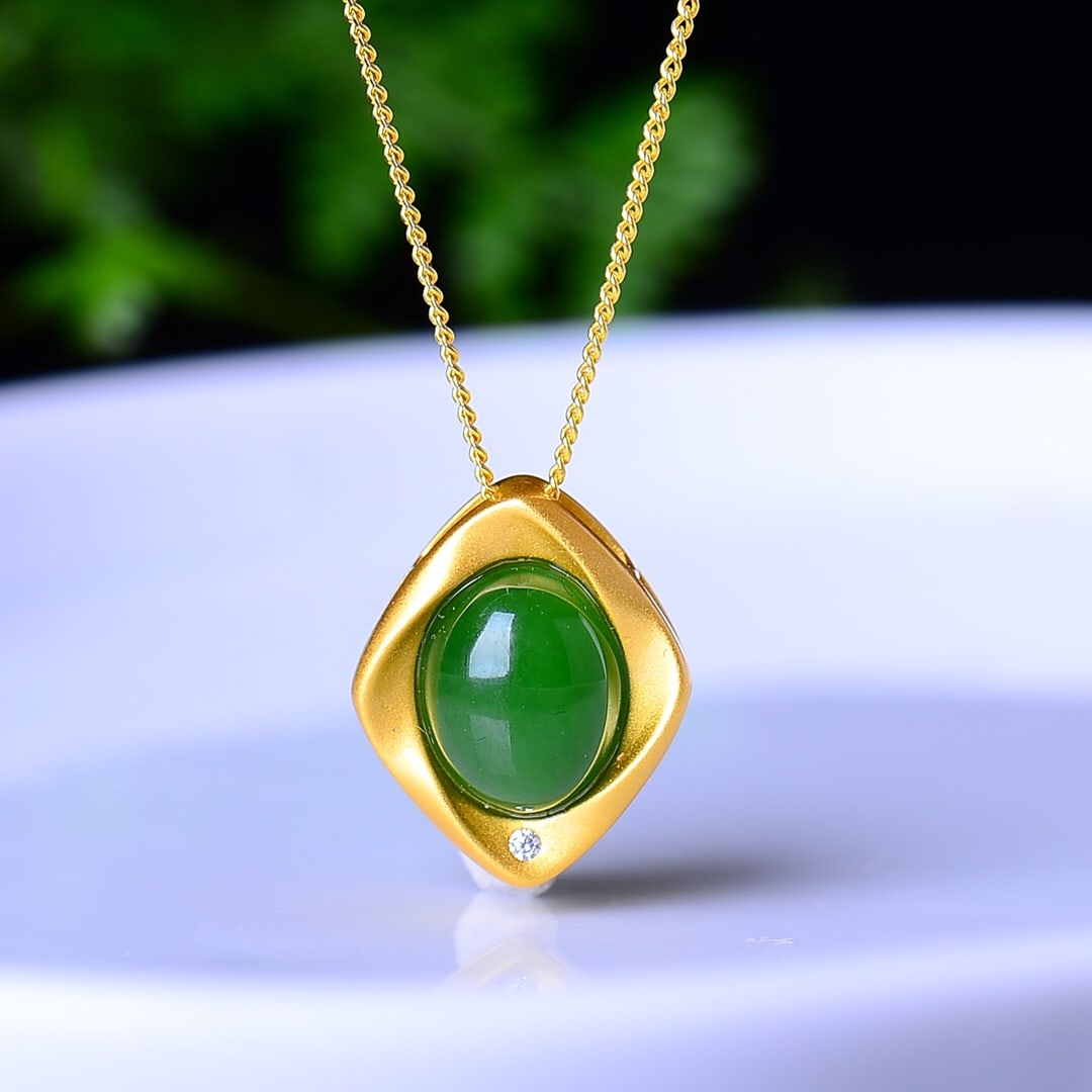 An Exquisite Sterling Silver-Gold Plated Inlaid Jasper Pendant: An Exquisite Sterling Silver-Gold Plated Inlaid Jasper Pendant,Size:0.3inx0.4in 纯银镀金镶碧玉吊坠