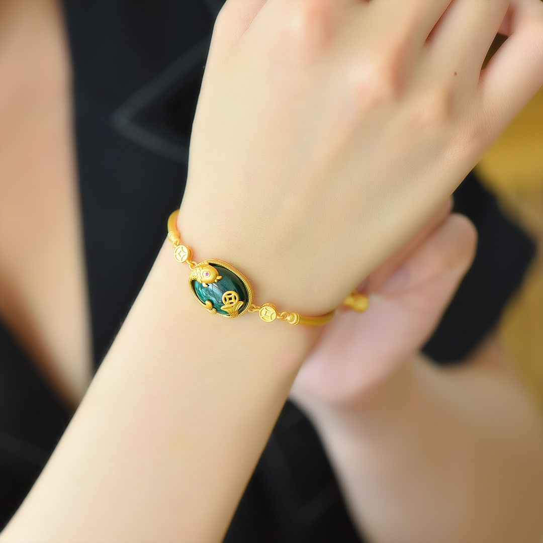 An Exquisite Sterling Silver-Gold Plated Inlaid Jasper Bracelet: An Exquisite Sterling Silver-Gold Plated Inlaid Jasper Bracelet,Size:0.5inx0.6in 纯银镀金镶碧玉手链