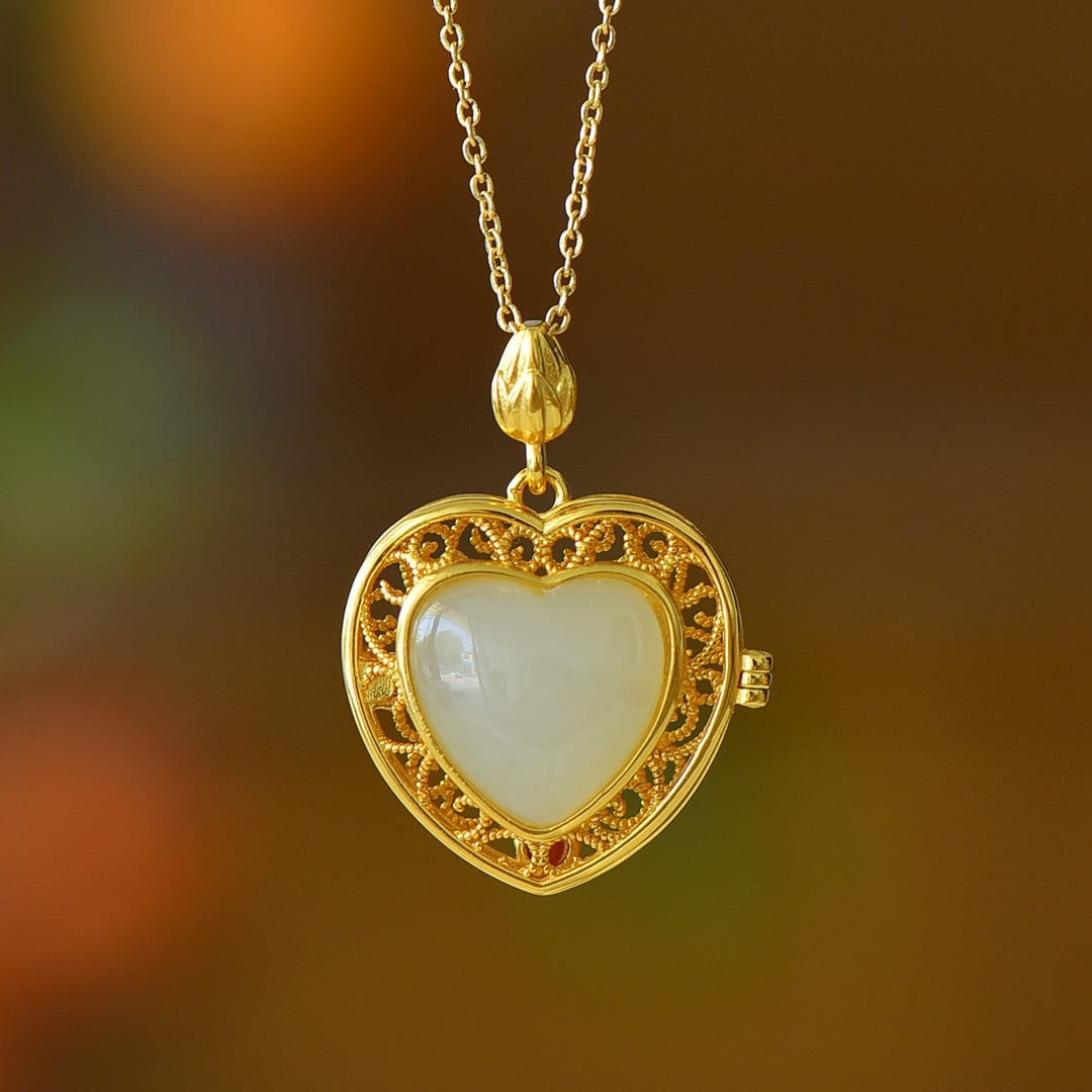 An Exquisite Sterling Silver-Gold Plated Inlaid White Jade Pendant: An Exquisite Sterling Silver-Gold Plated Inlaid White Jade Pendant,Size:0.6inx0.6in 纯银镀金镶白玉吊坠