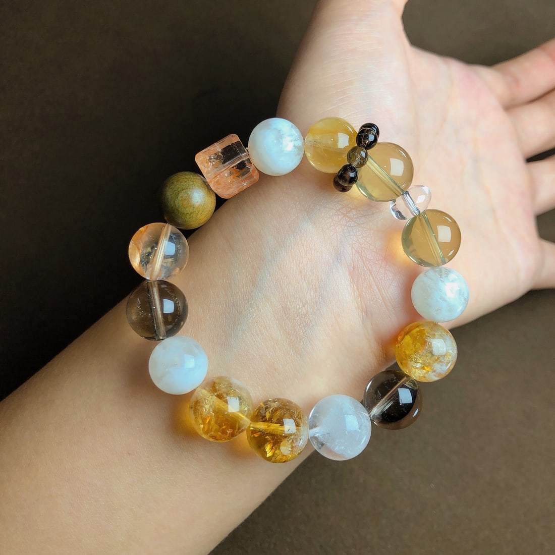 An Exquisite Crystal Bracelets - 2