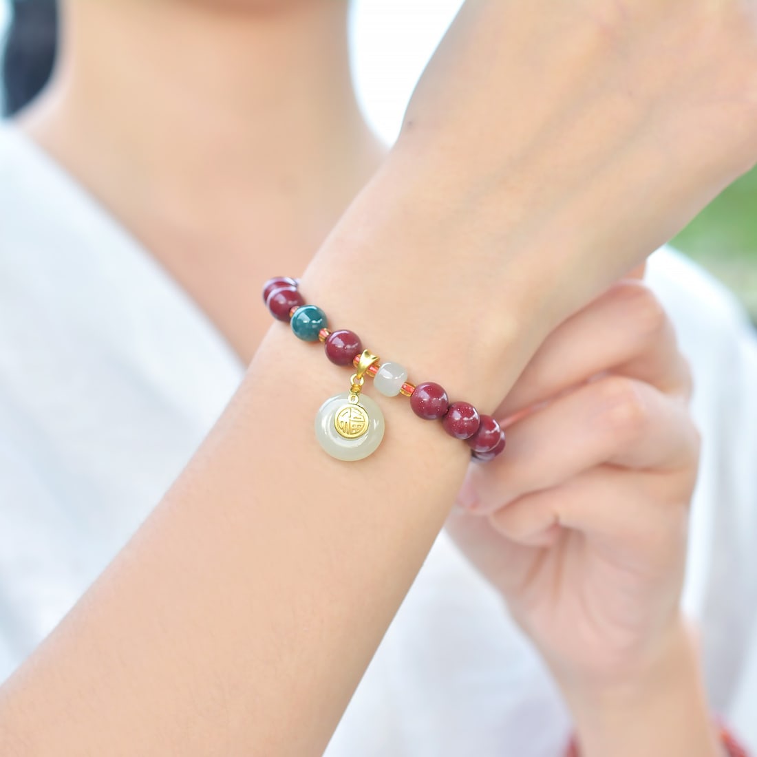 An Exquisite Cinnabar Bracelets,Inlaid White Jade: An Exquisite Cinnabar Bracelets,Inlaid White Jade,Size:0.3inx0.3in (寓意)吉祥招财喜庆、驱邪避凶 