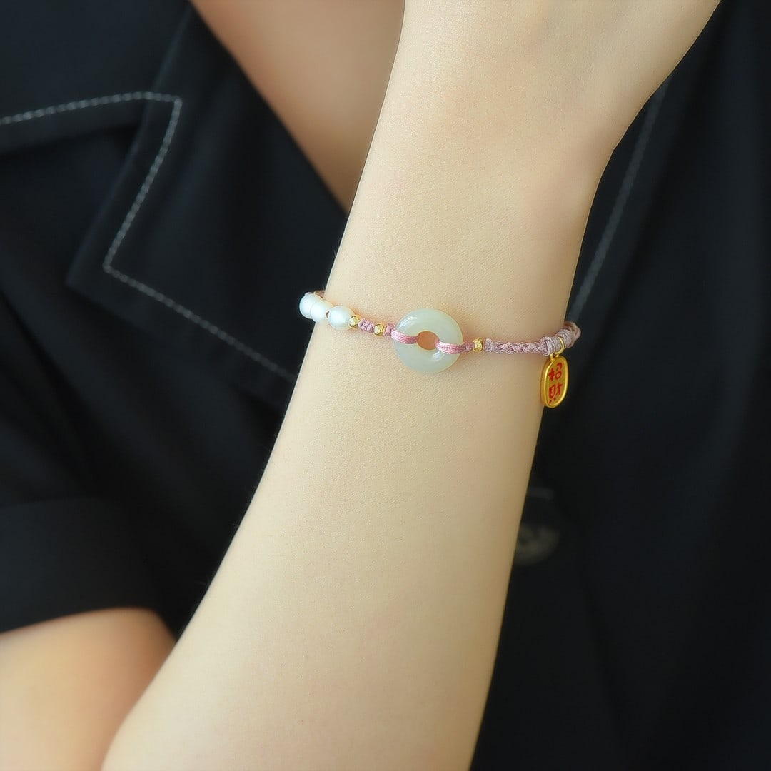 An Exquisite Sterling Silver-Gold Plated Inlaid White Jade Bracelet: An Exquisite Sterling Silver-Gold Plated Inlaid White Jade Bracelet,Size:0.6inx0.6in 纯银镀金镶白玉手链