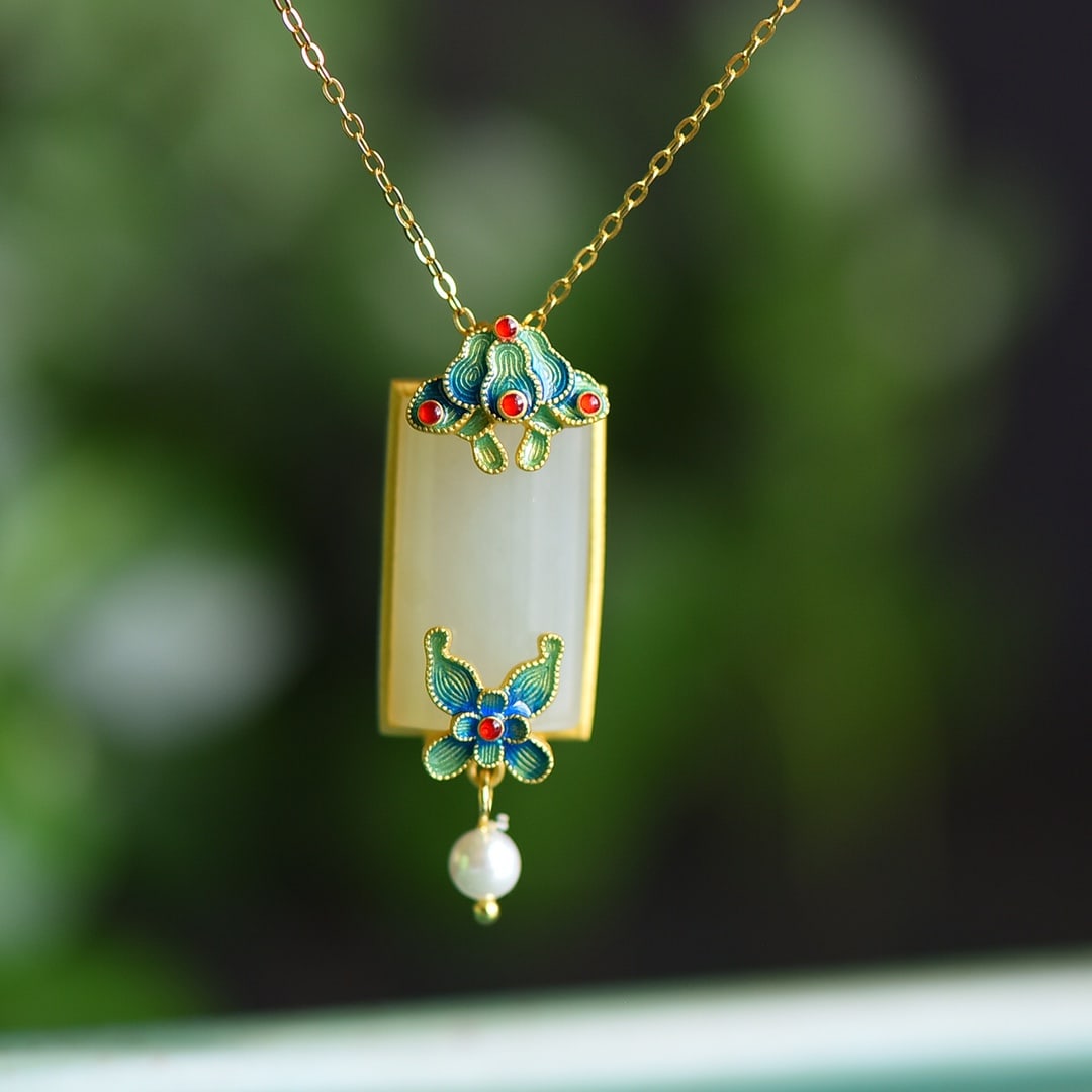 An Exquisite Sterling Silver-Gold Plated Inlaid White Jade Pendant: An Exquisite Sterling Silver-Gold Plated Inlaid White Jade Pendant 纯银镀金镶白玉吊坠