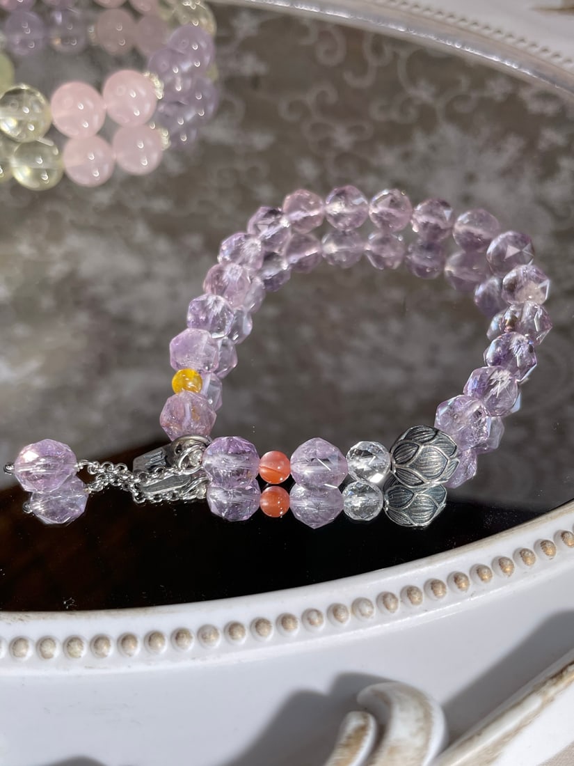 An Exquisite Crystal Bracelet - 2