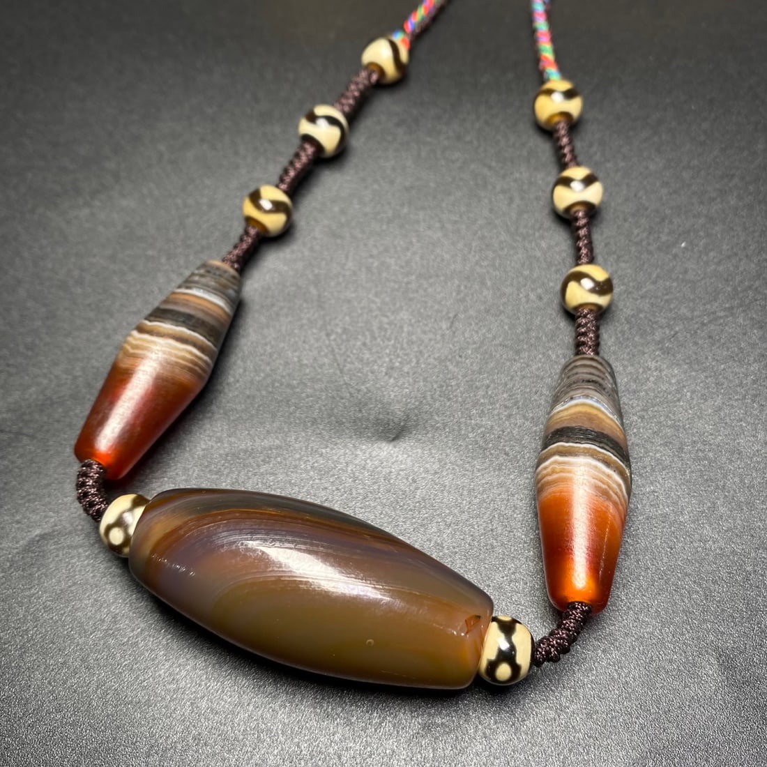 A Precious Agate Necklace - 7