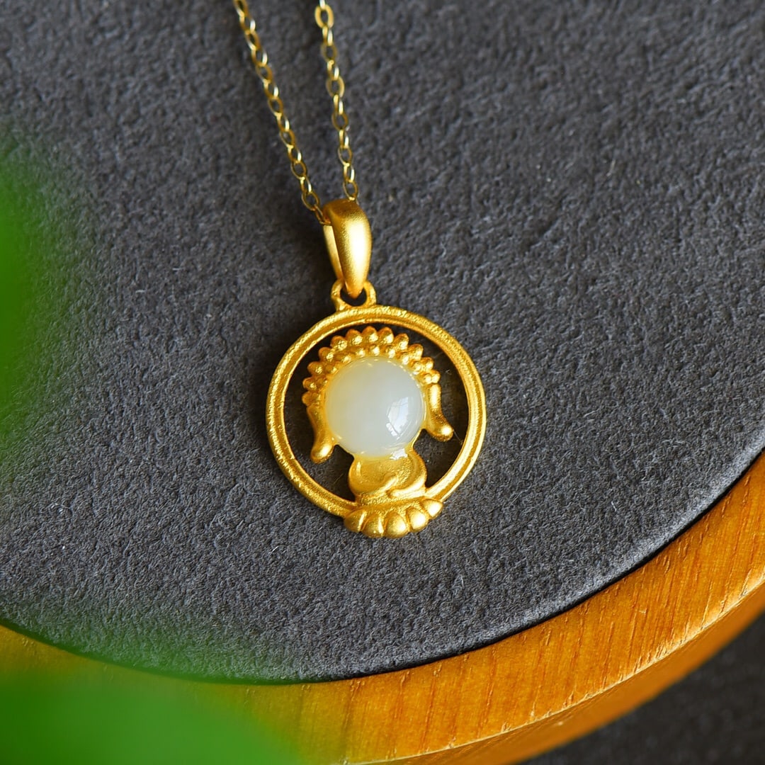 An Exquisite Sterling Silver-Gold Plated Inlaid White Jade Pendant: An Exquisite Sterling Silver-Gold Plated Inlaid White Jade Pendant,Size:0.4inx0.4in 纯银镀金镶白玉吊坠