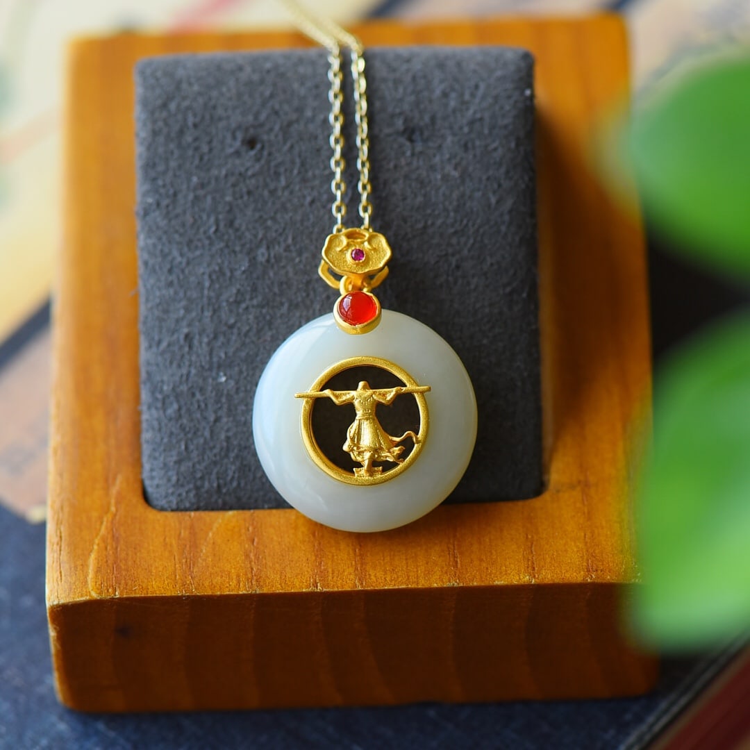 A Exquisite Sterling Silver-Gold Plated Inlaid White Jade Necklace: A Exquisite Sterling Silver-Gold Plated Inlaid White Jade Necklace,Size:0.8inx1.1in 纯银镀金镶白玉项链