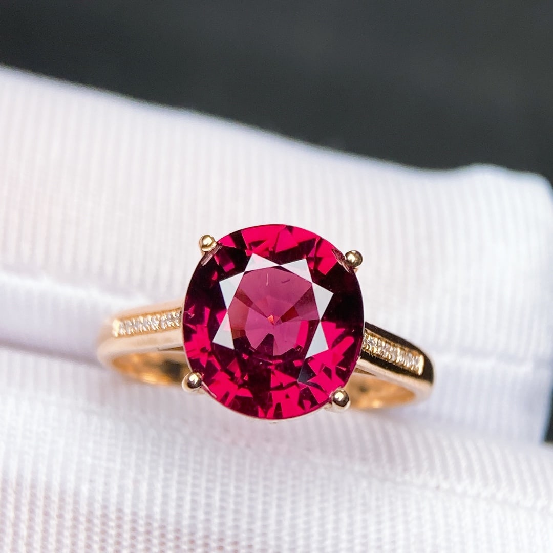 4.33Ctw Natural Garnet Ring - 4