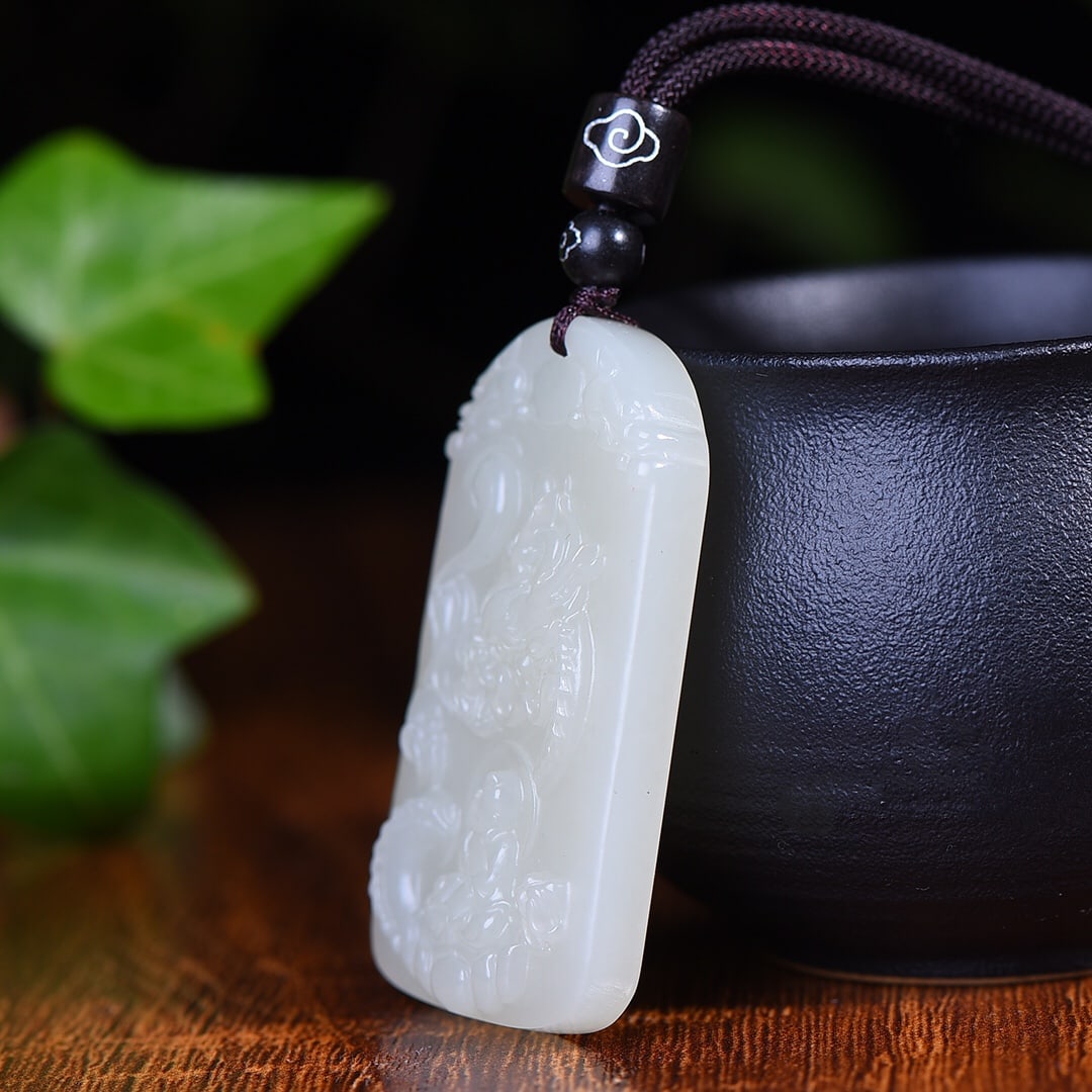 An Exquisite White Jade Dragon Pattern Pendant - 3