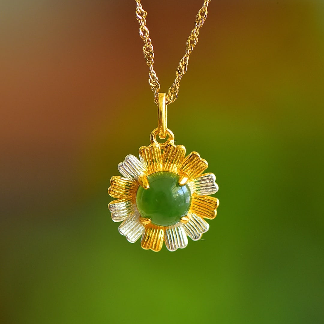 An Exquisite Sterling Silver-Gold Plated Inlaid Jasper Pendant: An Exquisite Sterling Silver-Gold Plated Inlaid Jasper Pendant 纯银镀金镶碧玉项链