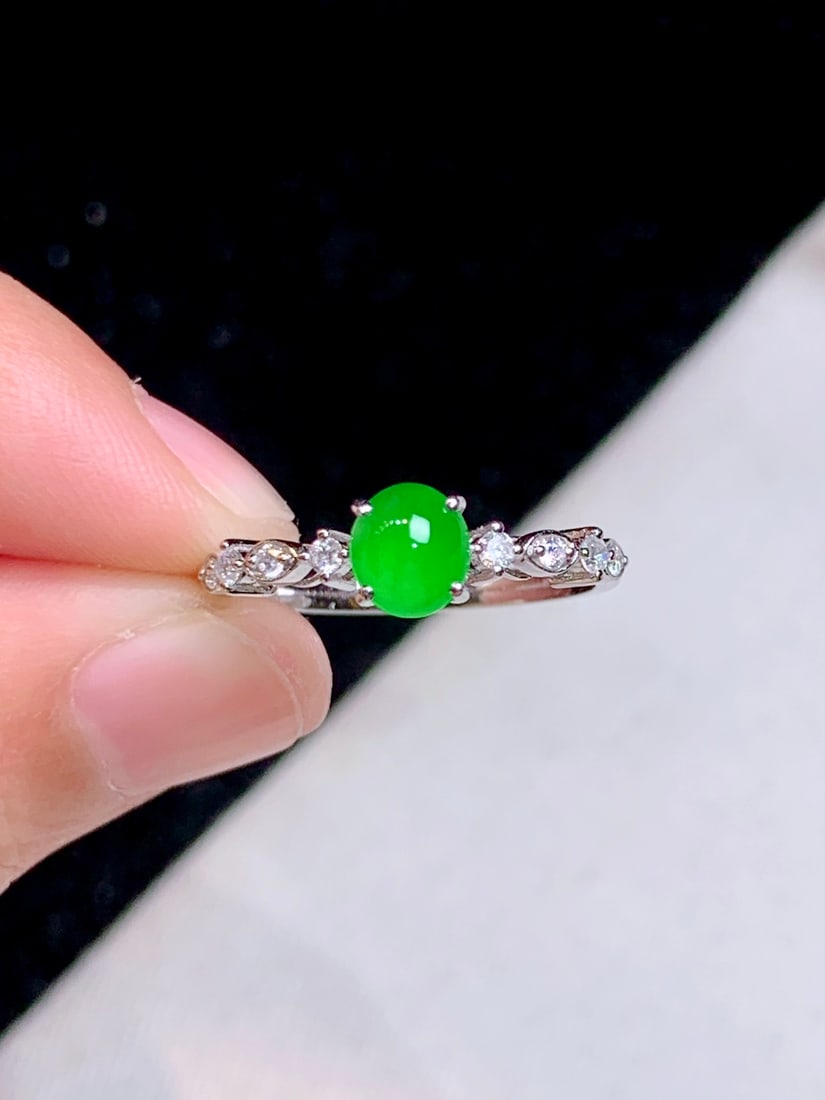 An Exquisite 18k Gold Diamond Inlaid Jadeite Ring: An Exquisite 18k Gold Diamond Inlaid Jadeite Ring,Size(Loose Stone):0.2inx0.2in #14 18k金钻镶嵌翡翠戒指