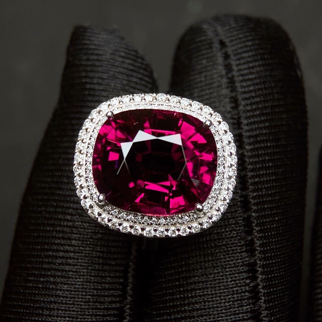 8.86Ctw Natural Tourmaline Ring: 8.86Ctw Natural Tourmaline Ring,Size:0.5inx0.4in 8.86Ctw天然碧玺戒指