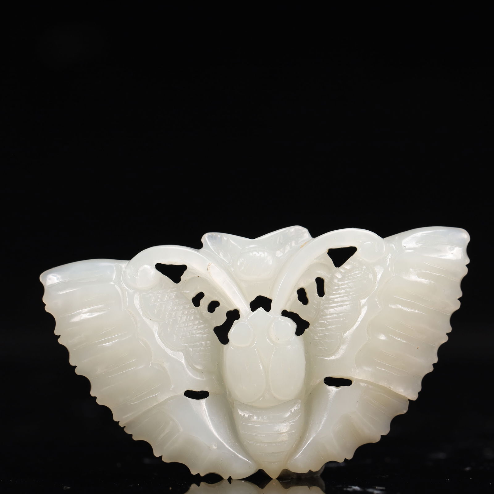 An Archaic Hongshan Culture White Jade Butterfly Pendant: An Archaic Hongshan Culture White Jade Butterfly Pendant,Ancient Time, China,Size:2.8inx1.6in,Weight:33g 红山文化白玉蝴蝶挂件,中ࢲ