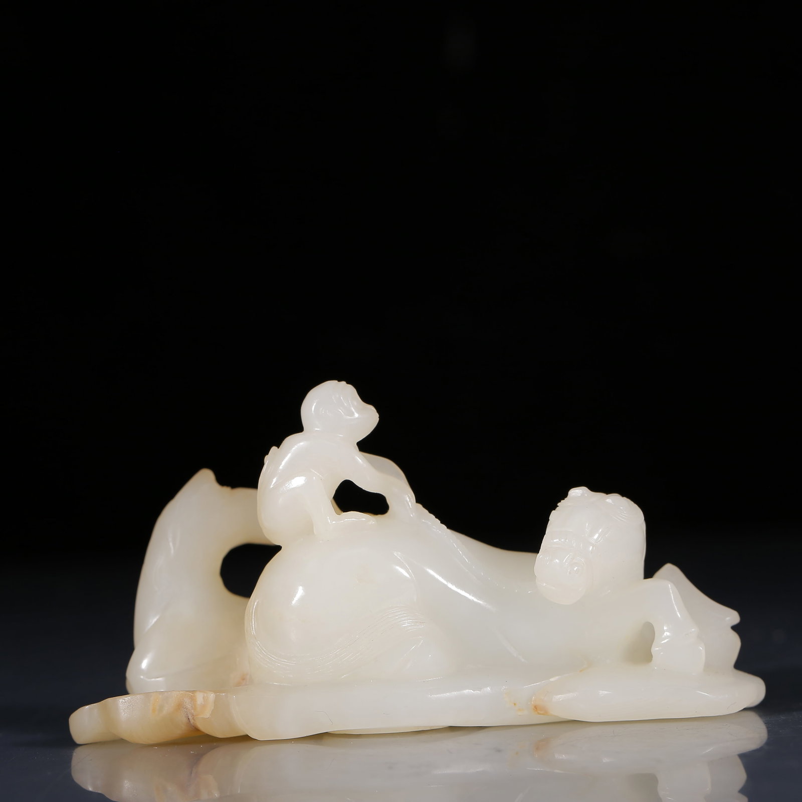 An Exquisite White Jade Horse and Monkey Ornament: An Exquisite White Jade Horse and Monkey Ornament,Qing Dynasty, China,Size:3.9inx1.4inx2in,Weight:155g 白玉马猴摆件，清代