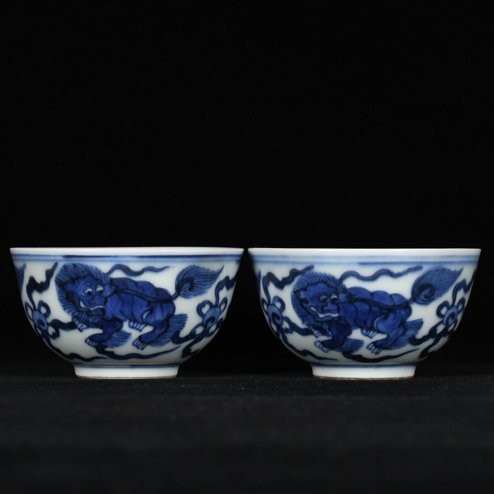 A Pair of Exquisite Blue and White Lion Pattern Cups: A Pair of Exquisite Blue and White Lion Pattern Cups,Ming Dynasty, China,Jiajing Six-character Mark,Size:2inx3.4in 一对青花狮子纹杯,中国