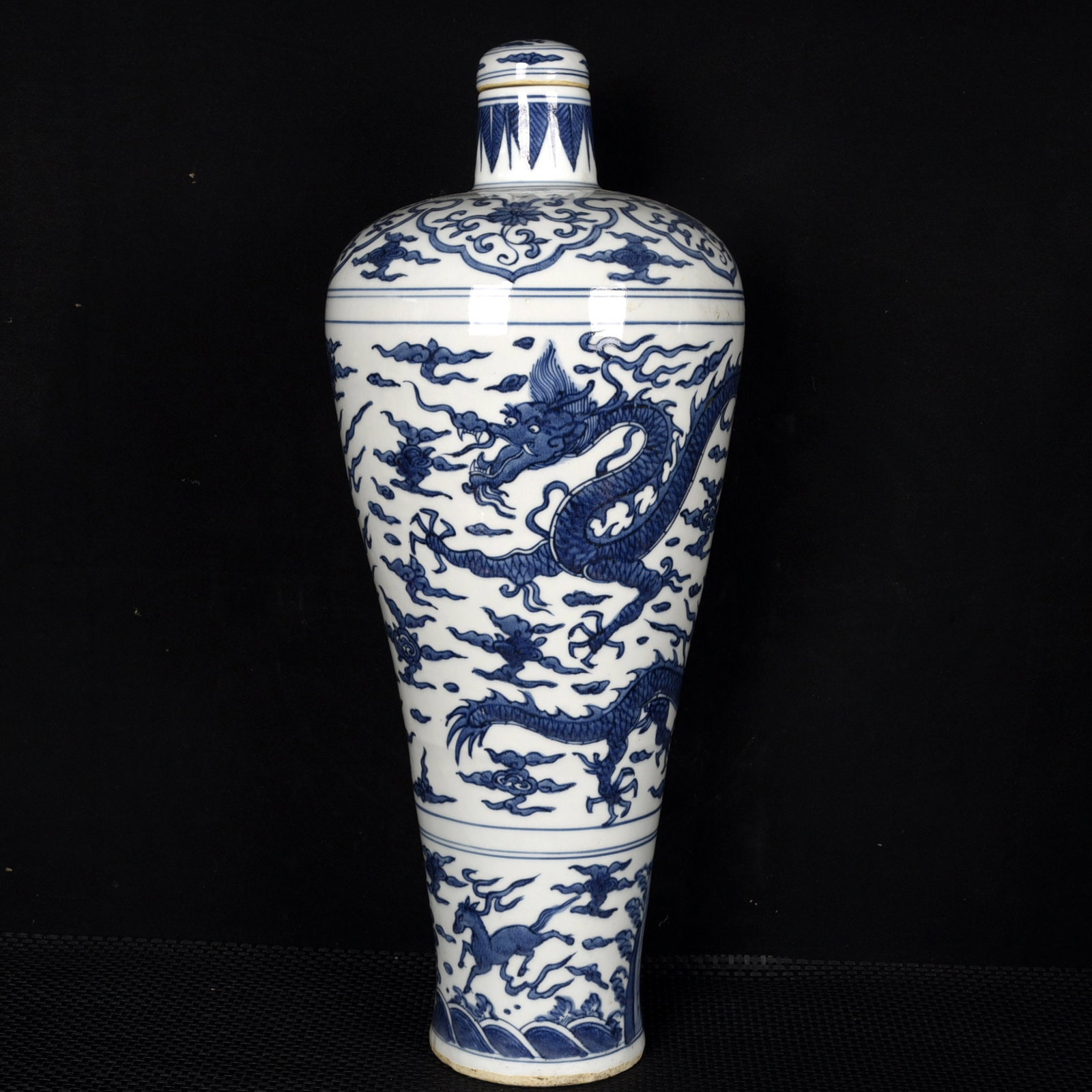 A Huge Blue and White Auspicious Cloud and Dragon Pattern Vase (1 of 9)