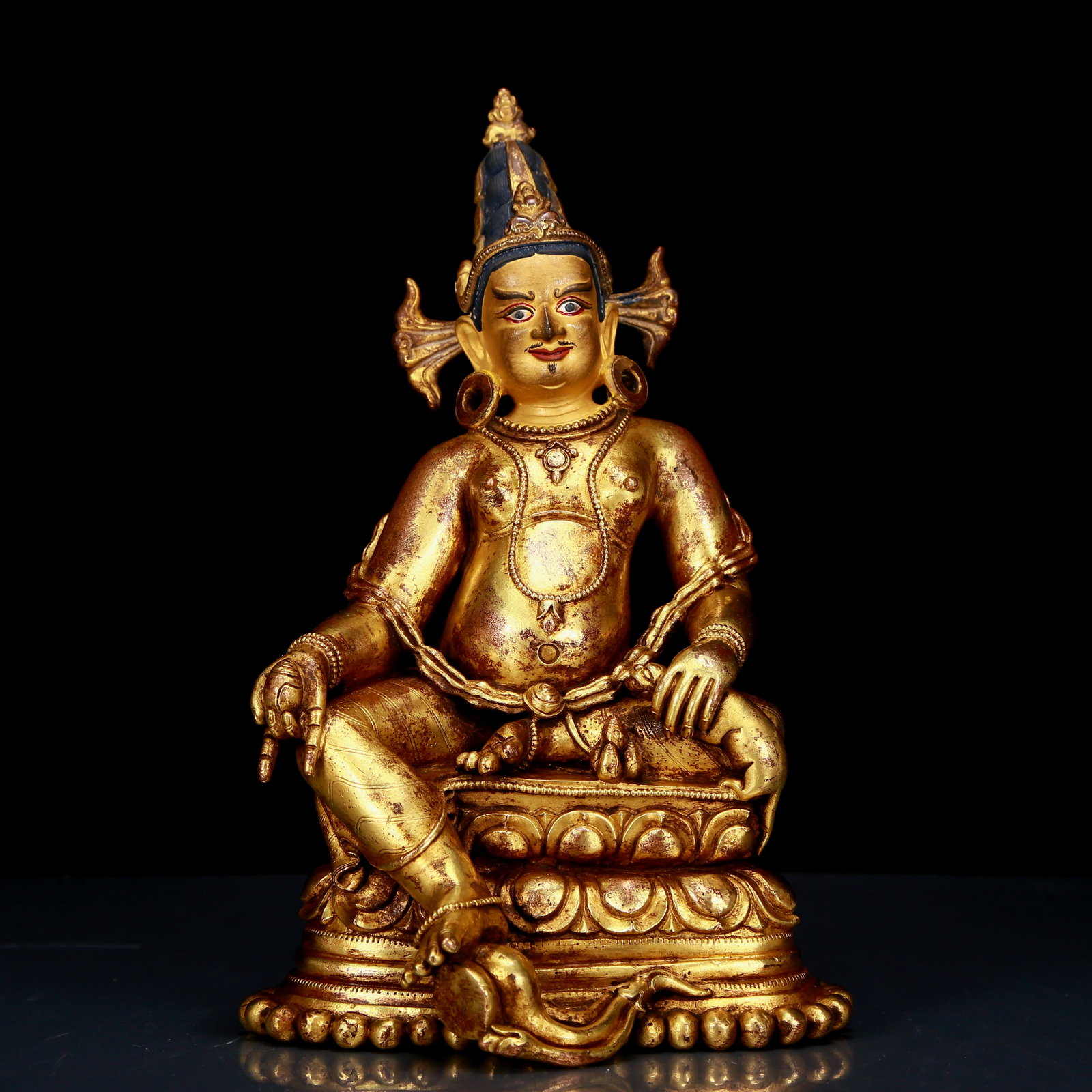 An Exquisite Gilt Bronze Statue of Mammon: An Exquisite Gilt Bronze Statue of Mammon,Ming Dynasty, China,Size:5.5inx4.9inx8.7in,Weight:1910g 铜鎏金财神像，明代