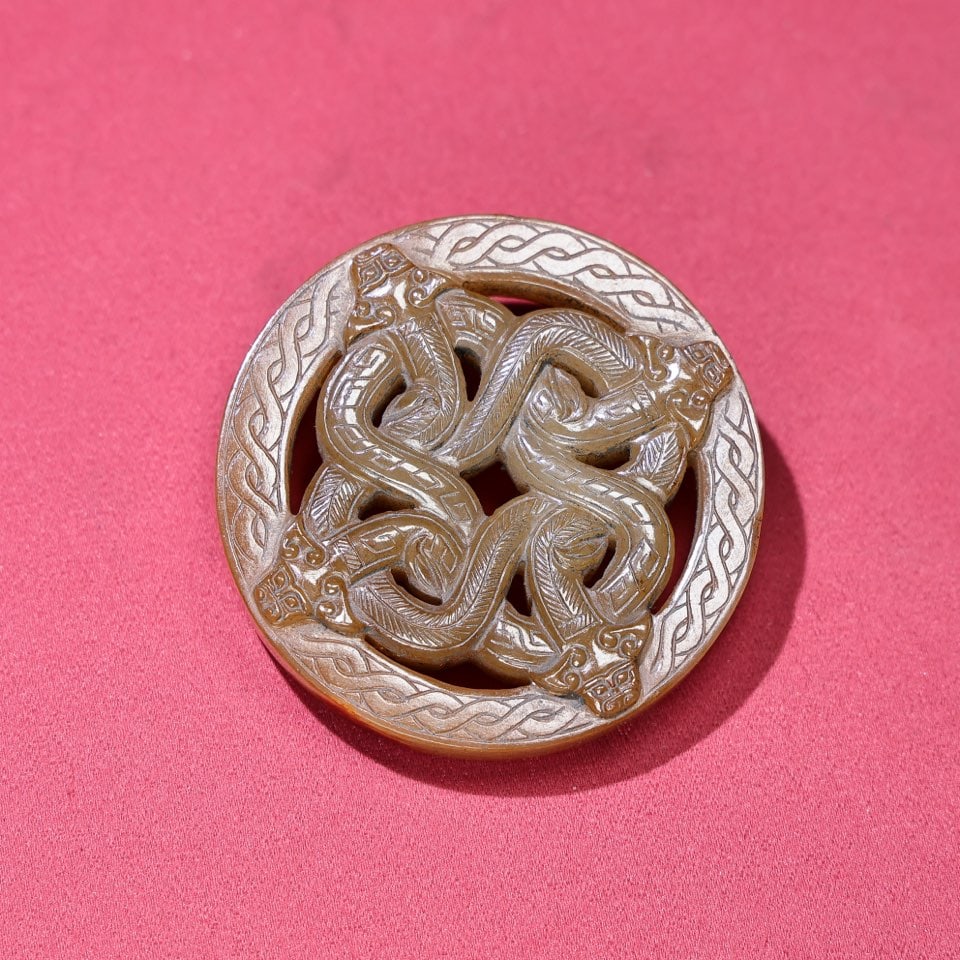 An Exquisite White Jade Auspicious Beast Pattern Pendant - 2