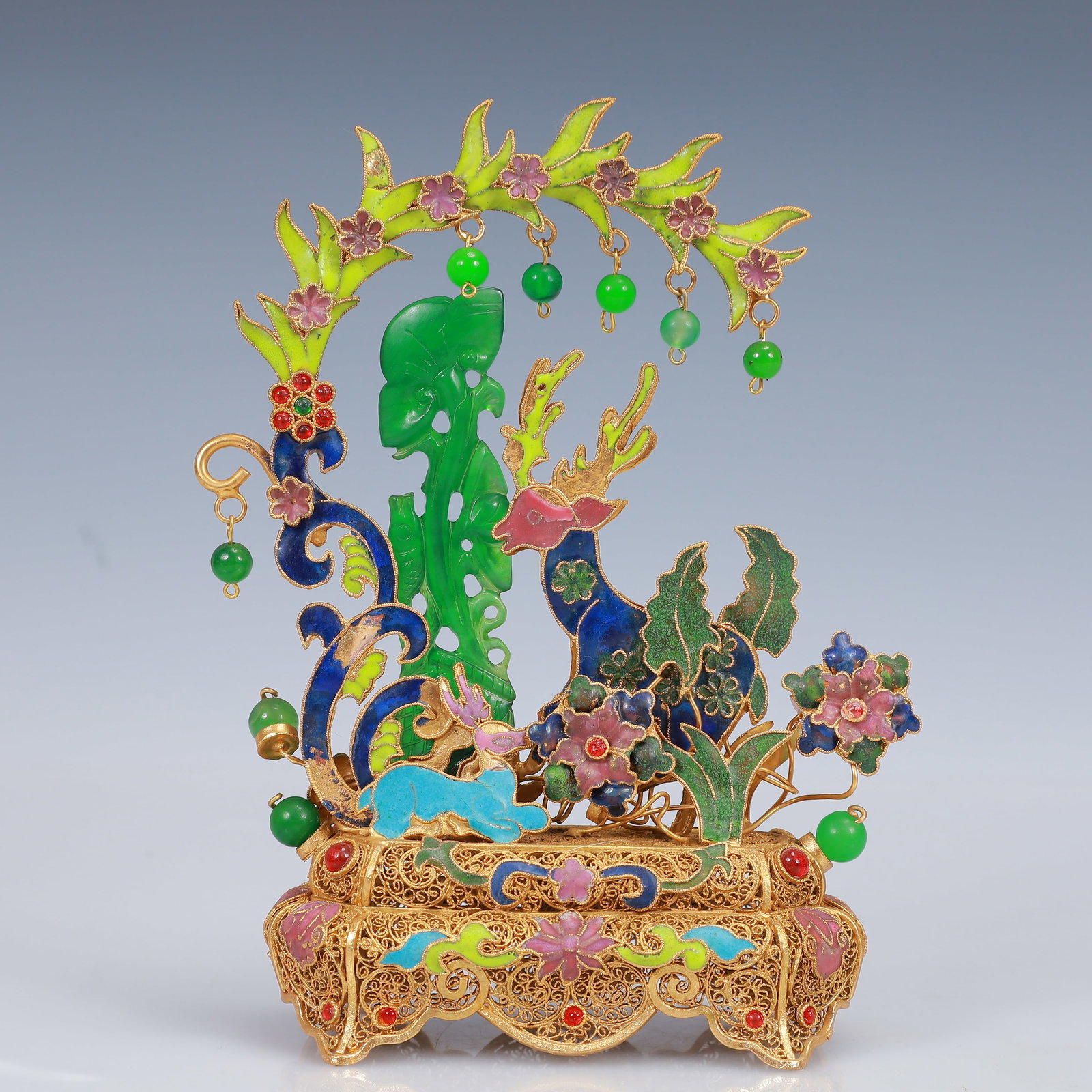 An Exquisite Filigree and Gilding Inlaid Jadeite Ganoderma Lucidum Ornament,Inlaid Gems: An Exquisite Filigree and Gilding Inlaid Jadeite Ganoderma Lucidum Ornament,Inlaid Gems,Qing Dynasty, China,Qianlong Four-Character Mark,Size:4.3inx2.4inx7.1in,Weight:248g 