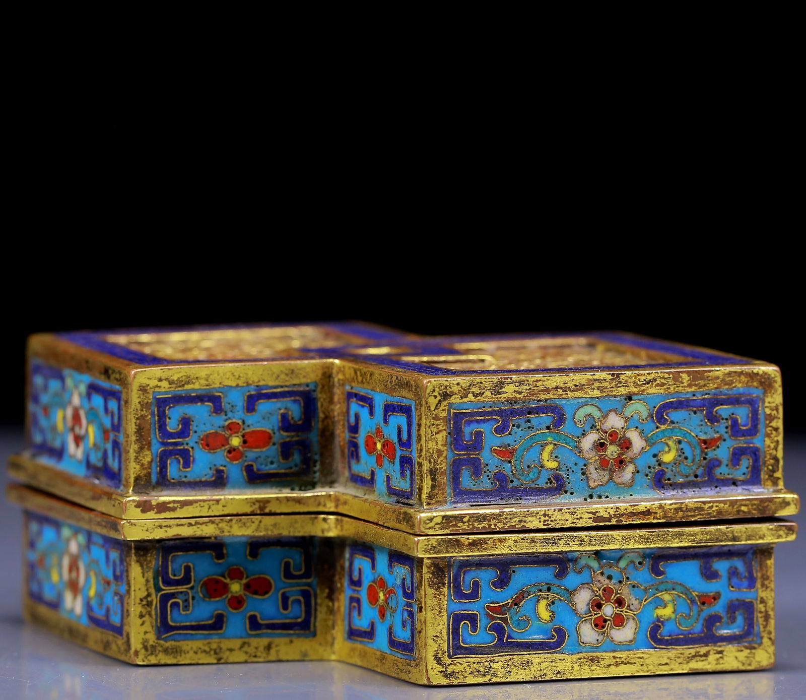 An Exquisite Cloisonne Flower Pattern Box - 4