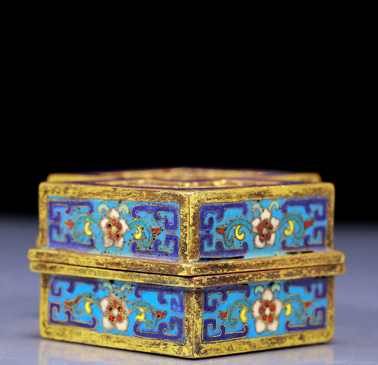An Exquisite Cloisonne Flower Pattern Box - 5
