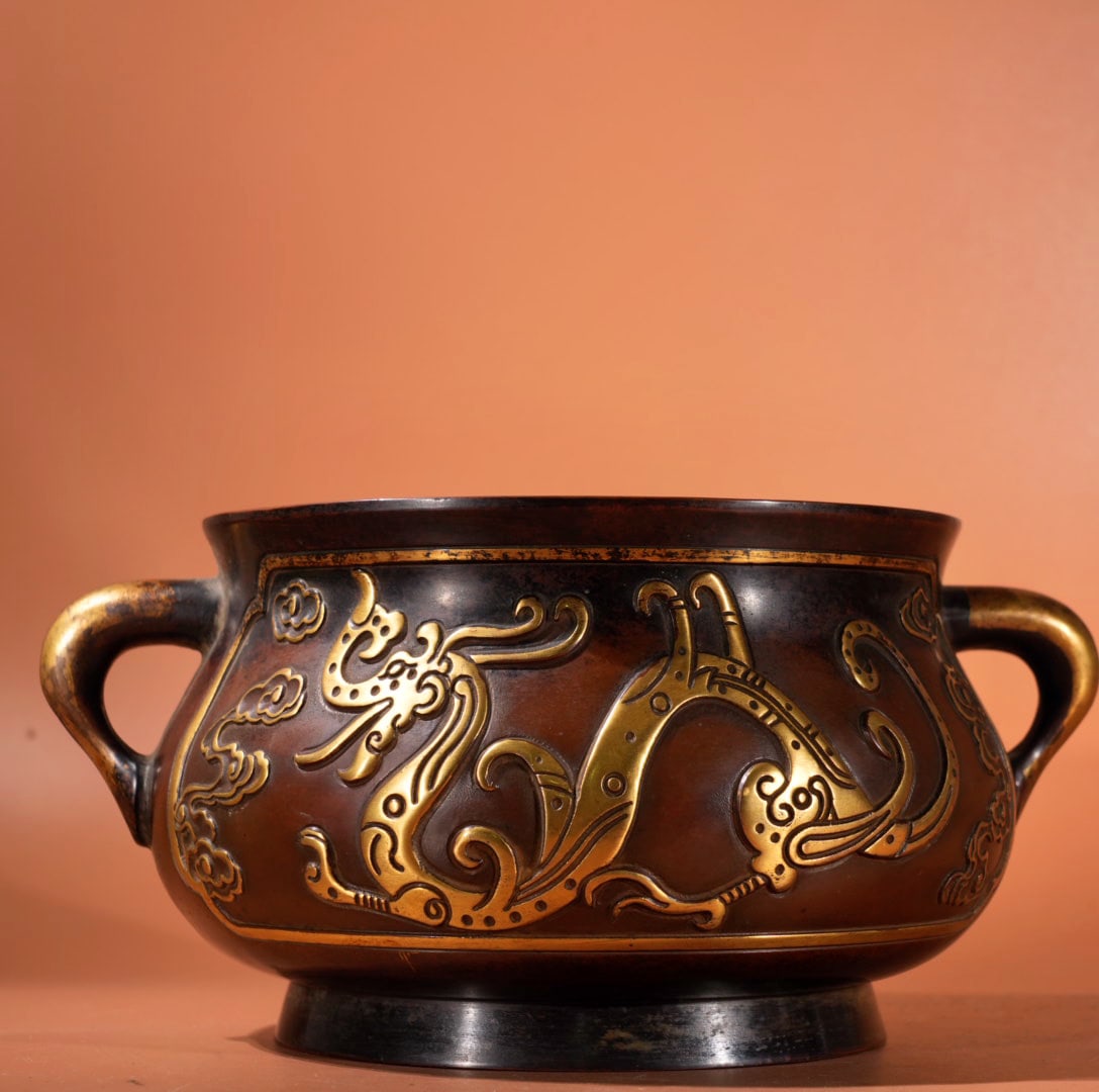 An Exquisite Gilt Bronze Auspicious Cloud and Dragon Pattern Double-Ears Censer: An Exquisite Gilt Bronze Auspicious Cloud and Dragon Pattern Double-Ears Censer,Qing Dynasty, China,With Mark,Size:4.1inx5.9in,Weight:2680g 