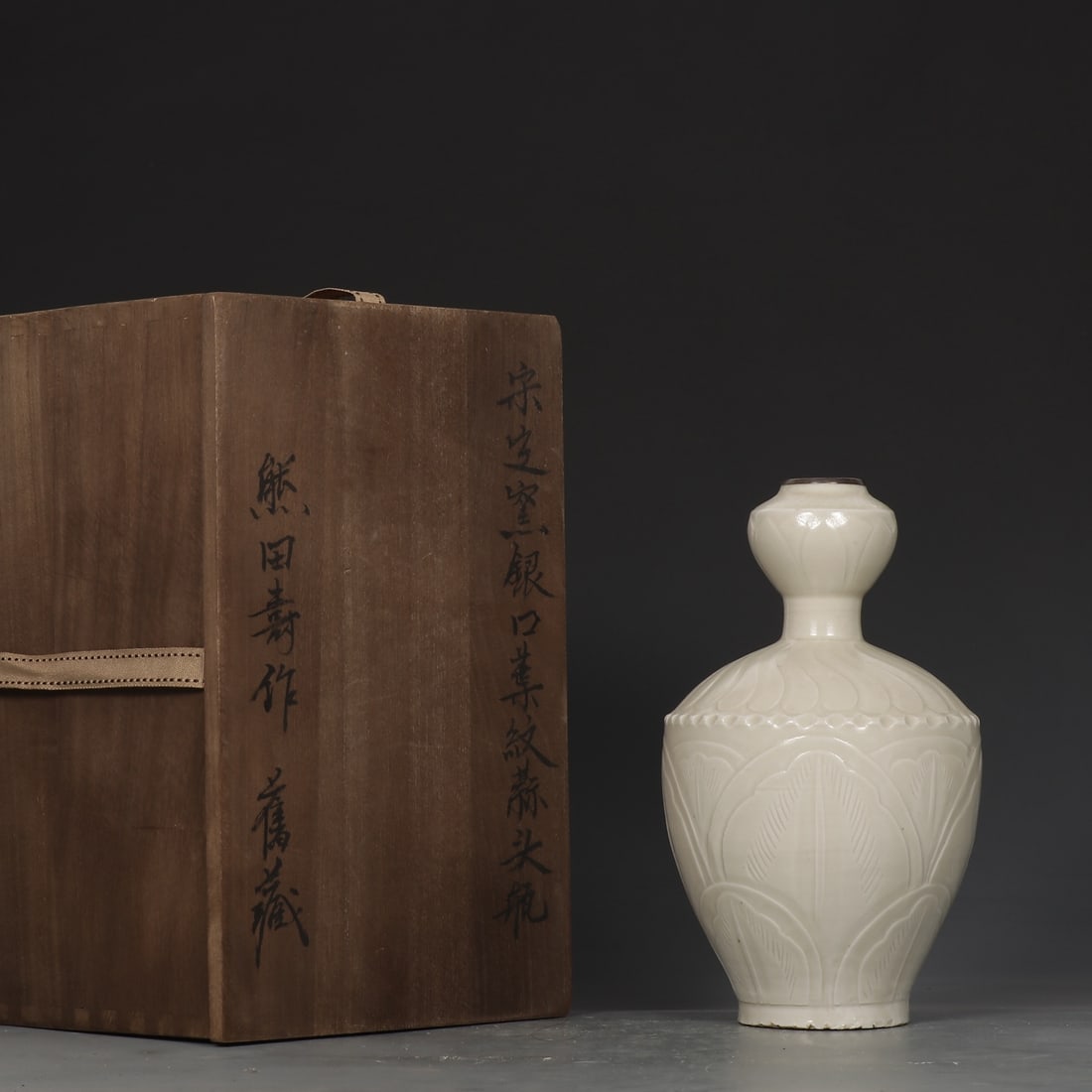 An Exquisite Ding yao Cover with Silver Leaf Pattern Vase (1 of 9)