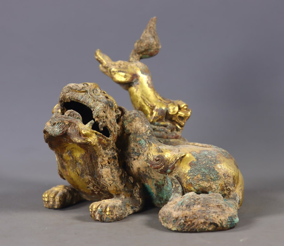 An Exquisite Gilt Bronze Lion Ornament: An Exquisite Gilt Bronze Lion Ornament,Qing Dynasty, China,Size:5.3inx5.5inx3.9in,Weight:930g 铜鎏金狮子摆件,中国清代