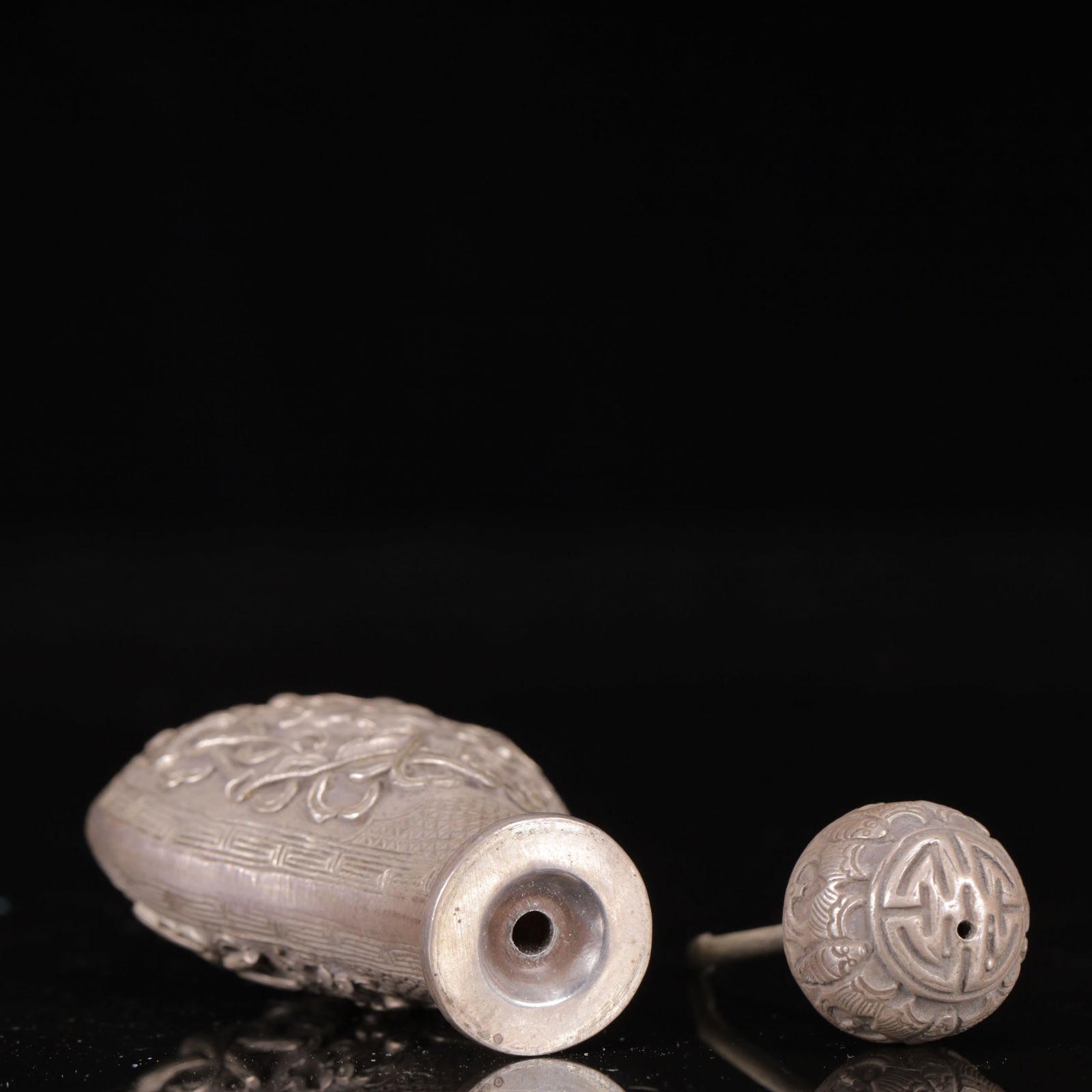 An Exquisite Silver Auspicious Cloud Pattern Snuff Bottle - 6