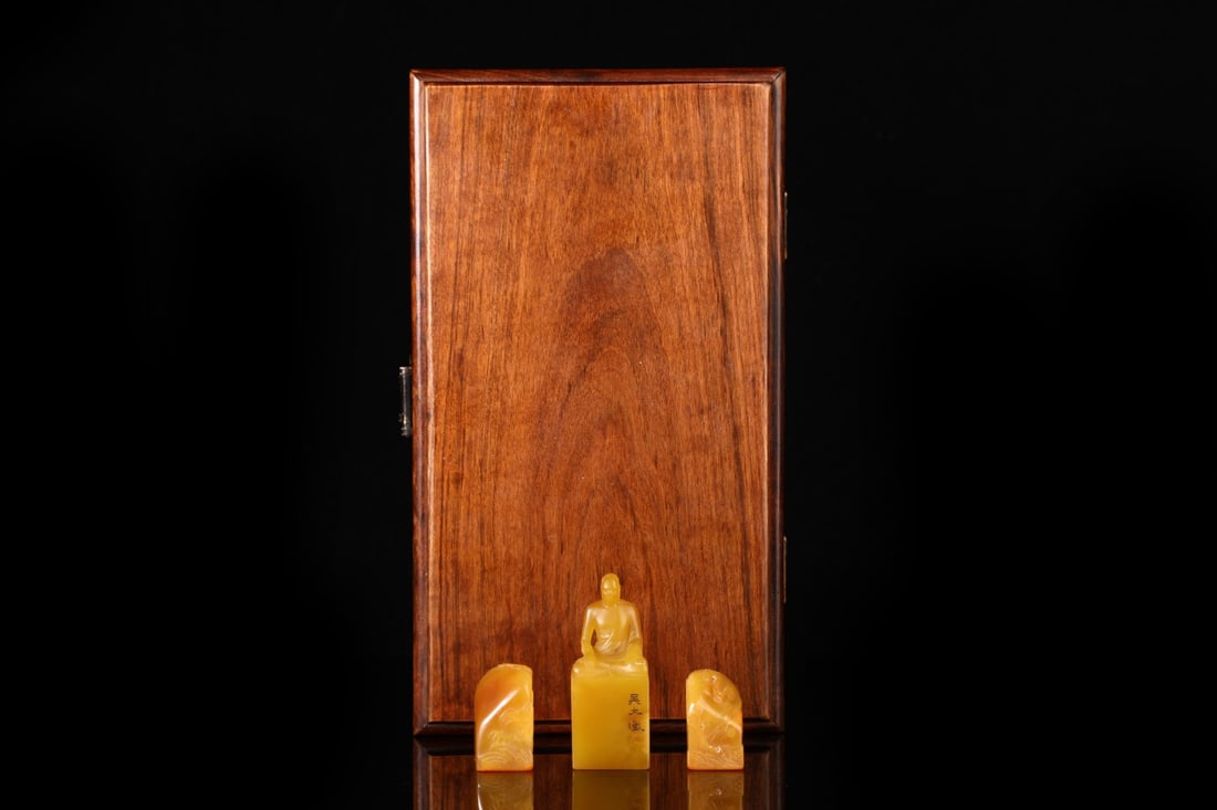 A Set of Fine Tianhuang Stone Landscape and Figure Pattern Seals: A Set of Fine Tianhuang Stone Landscape and Figure Pattern Seals,Qing Dynasty, China,With Mark,Size:2.6inx1in,Total Weight:140g 