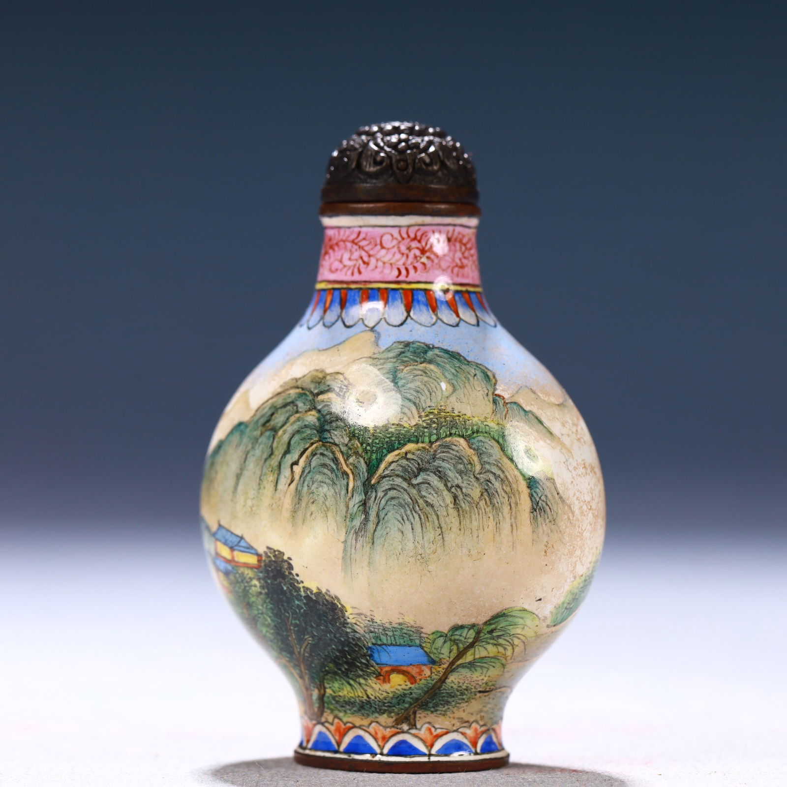 An Exquisite Painted Enamel Landscape Pattern Snuff Bottle - 2