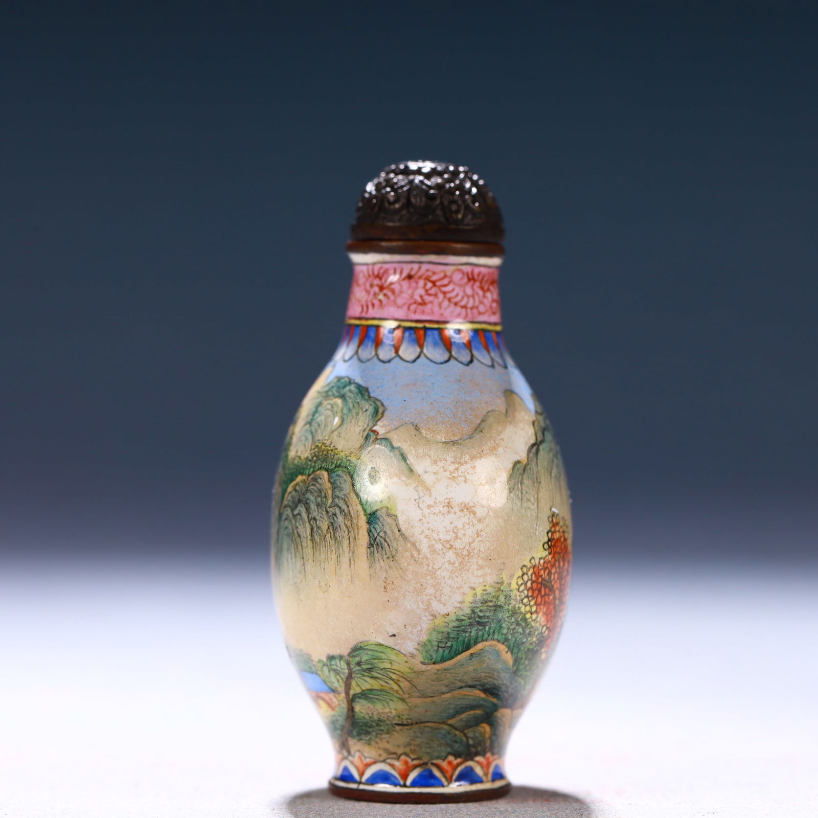 An Exquisite Painted Enamel Landscape Pattern Snuff Bottle - 3