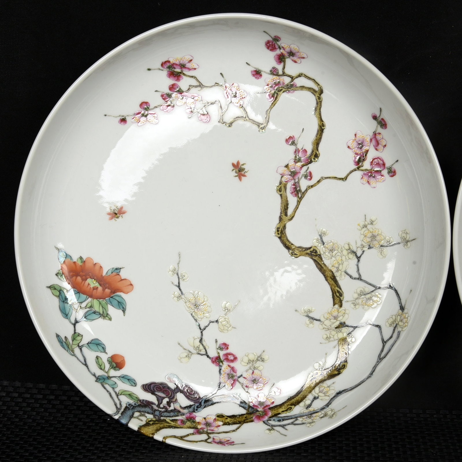 An Exquisite Enamel Painted Gold Flower Pattern Plate (1 of 8)