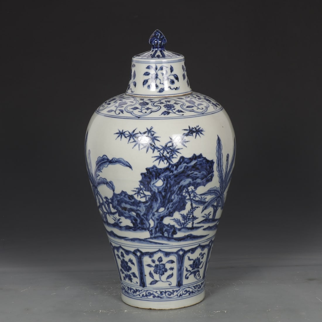 A Huge Blue and White Banana Leaf and Bamboo Pattern Bottle: A Huge Blue and White Banana Leaf and Bamboo Pattern Bottle,Ming Dynasty, China,Size:16.5inx2.4inx8.7in 