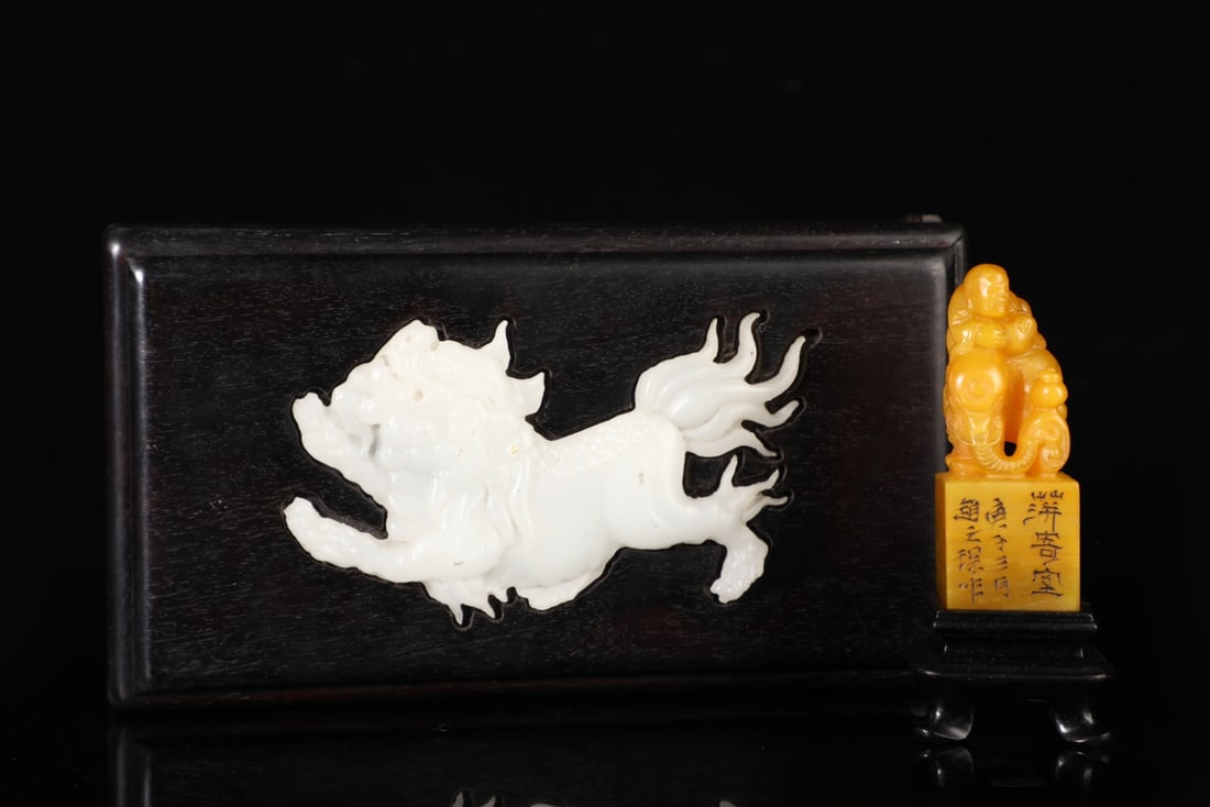 An Exquisite Tianhuang Stone Elephant and Figure Pattern Seal: An Exquisite Tianhuang Stone Elephant and Figure Pattern Seal,Qing Dynasty, China,Zhao Zhiqian Mark,Size:3inx1.1in,Weight:101g 田黄石大象人物纹印&